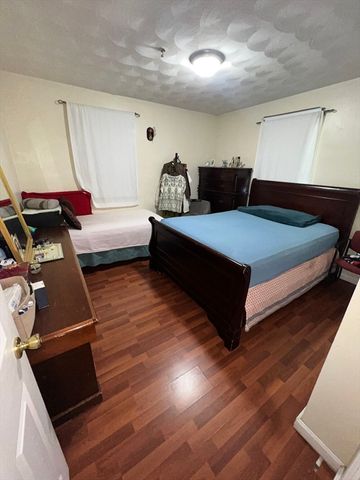 164 Union St 164, Lawrence, MA 01841