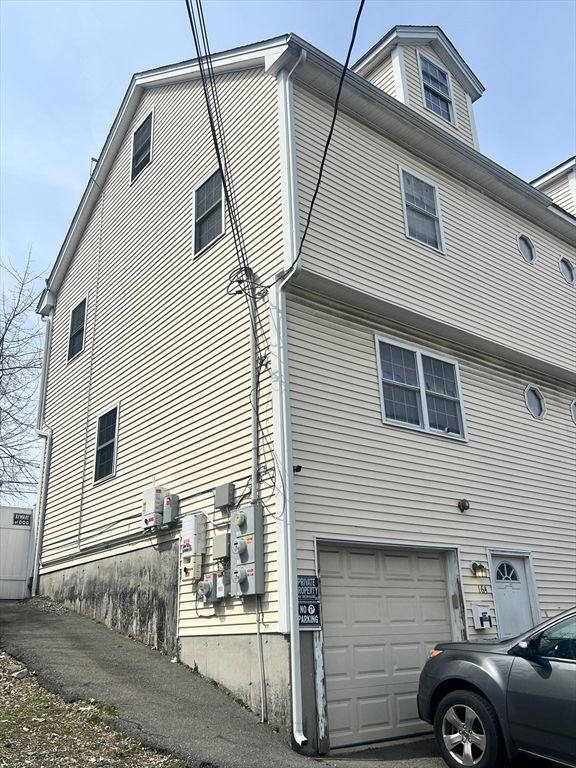 164 Union St 164, Lawrence, MA 01841