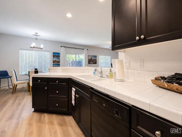 10406 Pepperwood Drive, Bakersfield, CA 93311