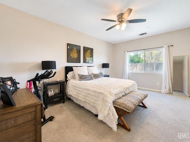 10406 Pepperwood Drive, Bakersfield, CA 93311