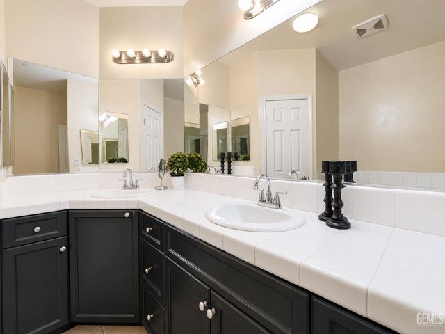 10406 Pepperwood Drive, Bakersfield, CA 93311