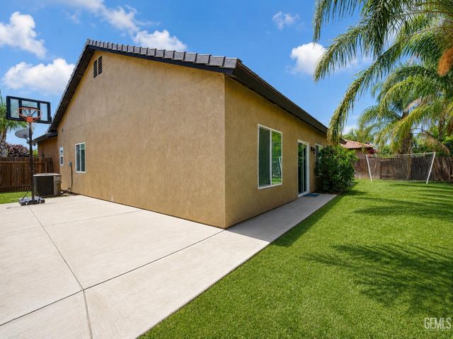 10406 Pepperwood Drive, Bakersfield, CA 93311
