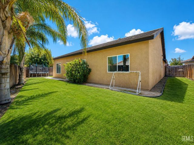 10406 Pepperwood Drive, Bakersfield, CA 93311