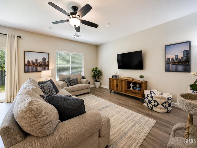 10406 Pepperwood Drive, Bakersfield, CA 93311