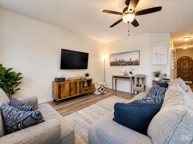 10406 Pepperwood Drive, Bakersfield, CA 93311