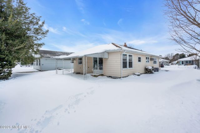 62 Scarborough Place, Toms River, NJ 08757