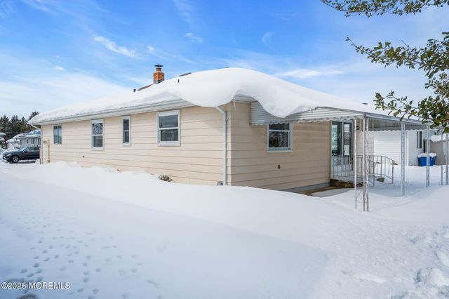 62 Scarborough Place, Toms River, NJ 08757