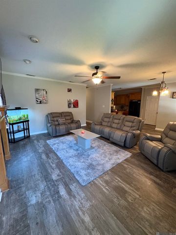 9031 Cross Creek Ave, Baton Rouge, LA 70810