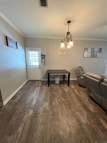 9031 Cross Creek Ave, Baton Rouge, LA 70810