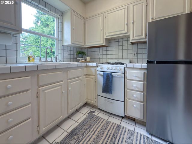 310 15TH Ave, Seaside, OR 97138