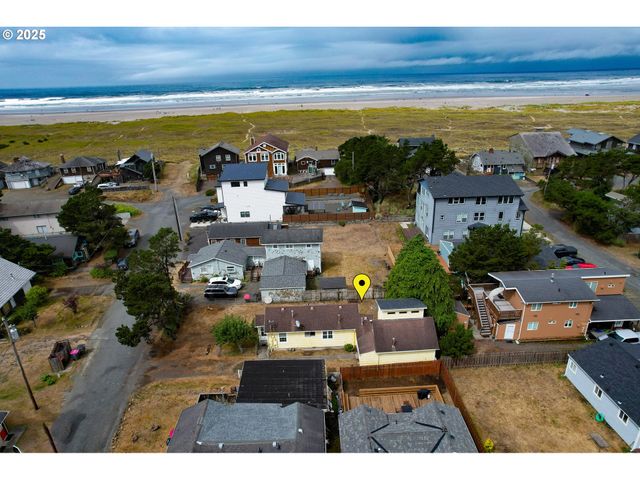 310 15TH Ave, Seaside, OR 97138