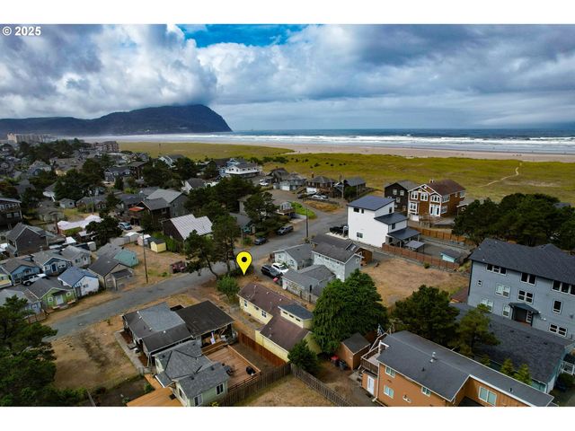 310 15TH Ave, Seaside, OR 97138