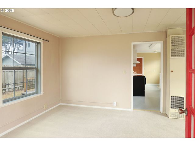 310 15TH Ave, Seaside, OR 97138