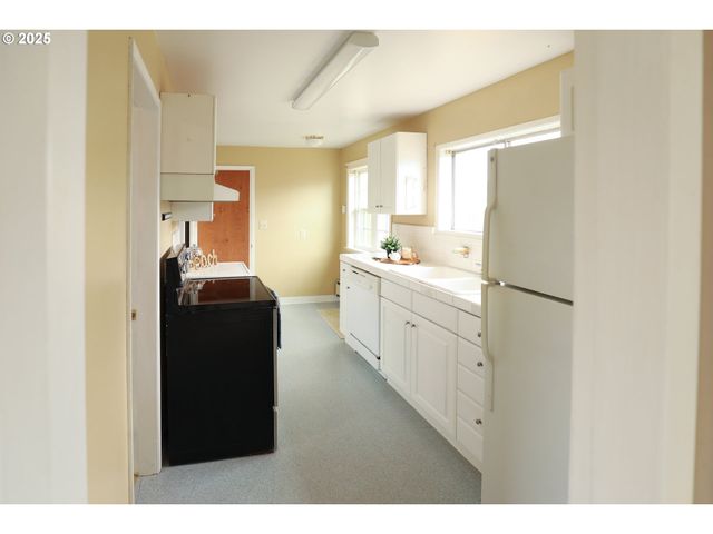 310 15TH Ave, Seaside, OR 97138