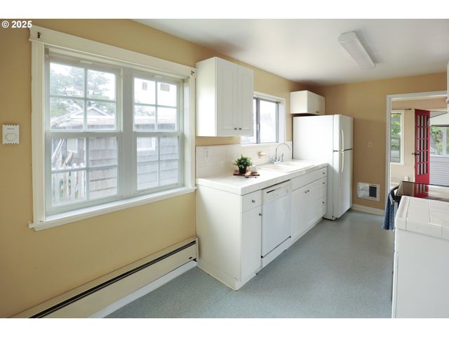 310 15TH Ave, Seaside, OR 97138