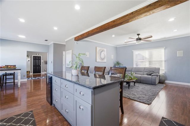 629 Creekwood Dr, Chesapeake, VA 23323