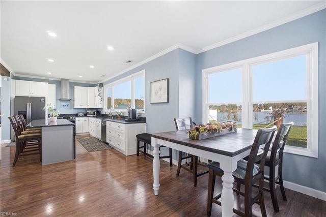 629 Creekwood Dr, Chesapeake, VA 23323