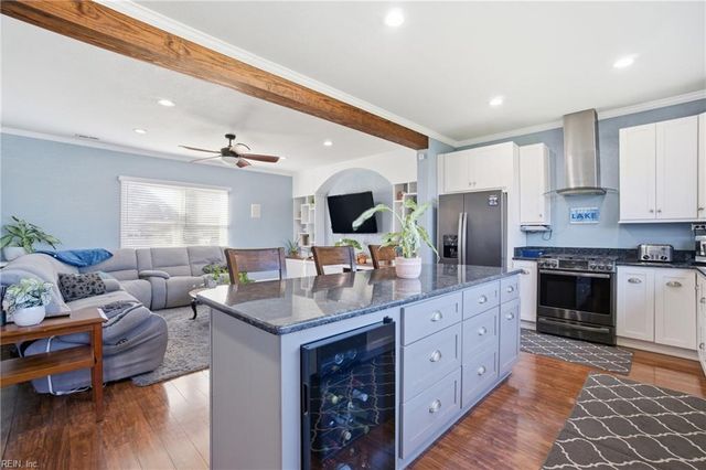 629 Creekwood Dr, Chesapeake, VA 23323