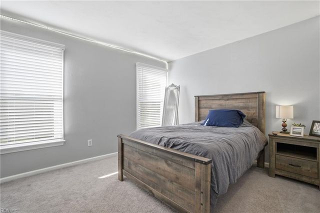 629 Creekwood Dr, Chesapeake, VA 23323