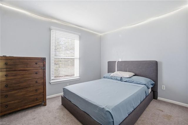 629 Creekwood Dr, Chesapeake, VA 23323