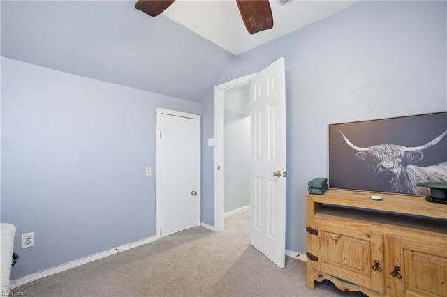 629 Creekwood Dr, Chesapeake, VA 23323