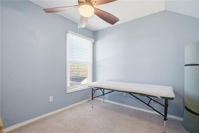 629 Creekwood Dr, Chesapeake, VA 23323