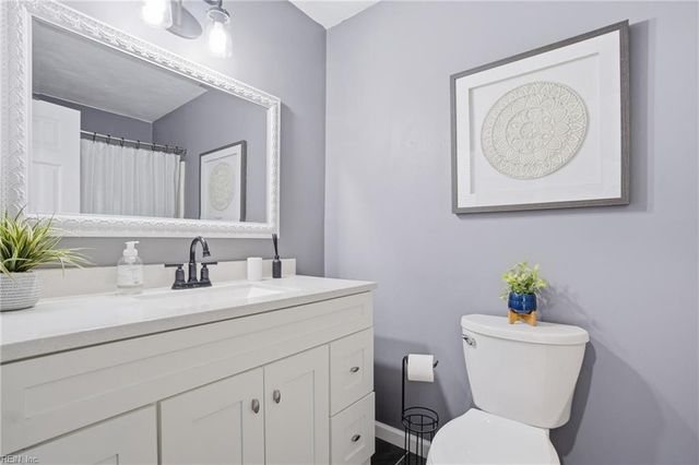 629 Creekwood Dr, Chesapeake, VA 23323