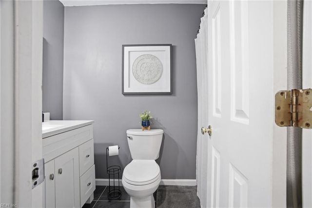 629 Creekwood Dr, Chesapeake, VA 23323