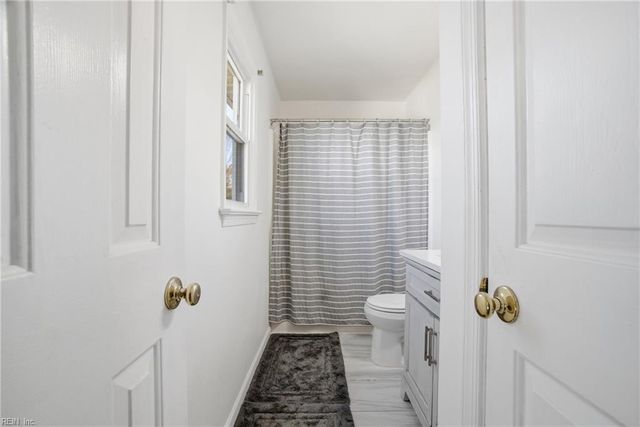 629 Creekwood Dr, Chesapeake, VA 23323