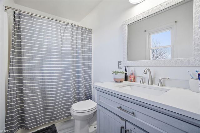 629 Creekwood Dr, Chesapeake, VA 23323