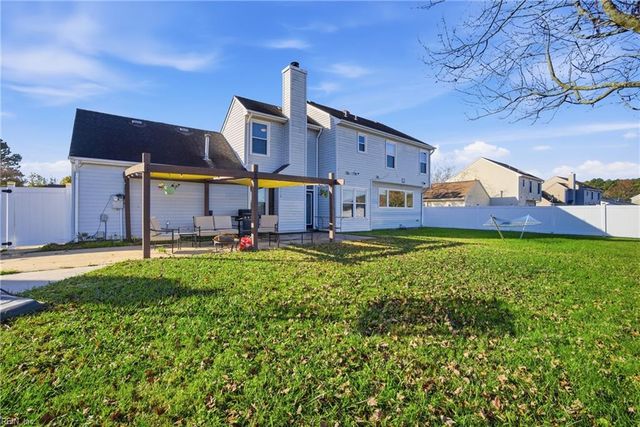 629 Creekwood Dr, Chesapeake, VA 23323