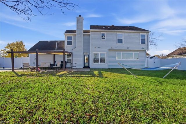 629 Creekwood Dr, Chesapeake, VA 23323