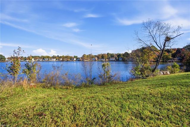 629 Creekwood Dr, Chesapeake, VA 23323