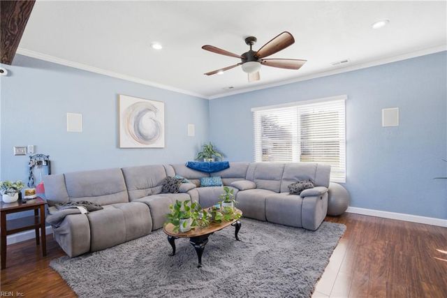 629 Creekwood Dr, Chesapeake, VA 23323