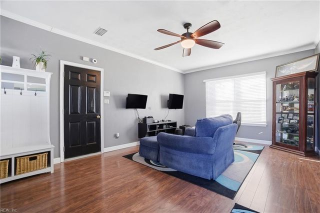 629 Creekwood Dr, Chesapeake, VA 23323