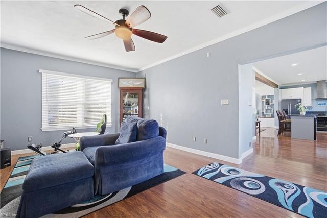 629 Creekwood Dr, Chesapeake, VA 23323