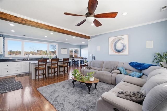 629 Creekwood Dr, Chesapeake, VA 23323