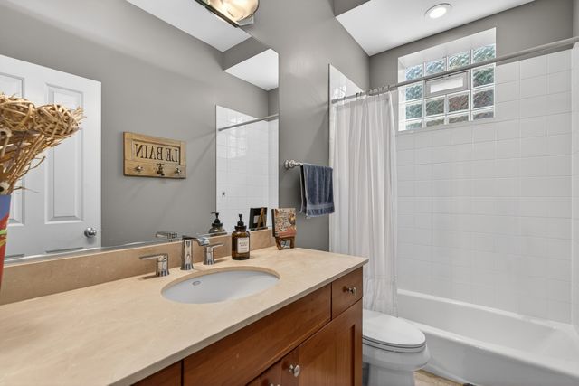 4341 N Mozart Street 1, Chicago, IL 60618