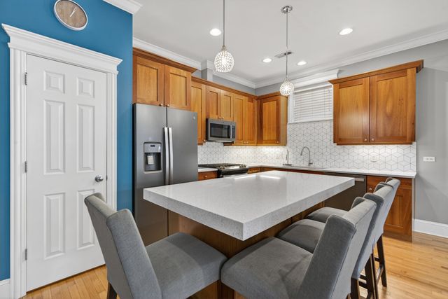 4341 N Mozart Street 1, Chicago, IL 60618