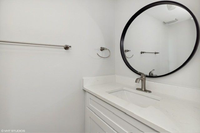 47 W Stone Avenue, Lake Forest, IL 60045