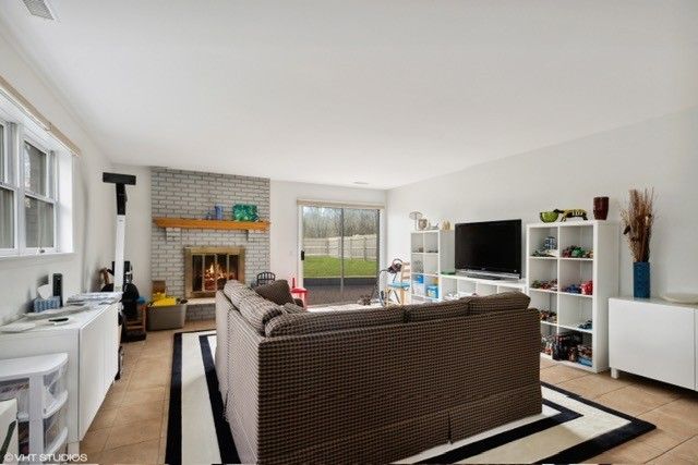 47 W Stone Avenue, Lake Forest, IL 60045