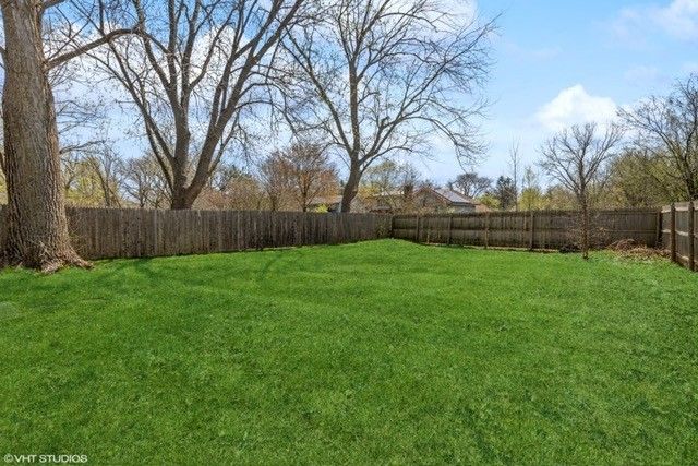 47 W Stone Avenue, Lake Forest, IL 60045