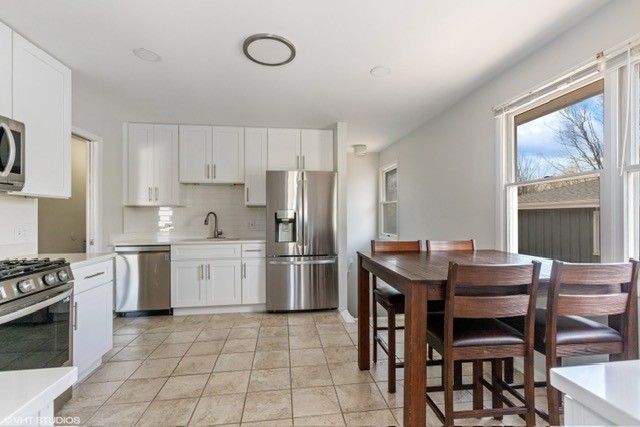 47 W Stone Avenue, Lake Forest, IL 60045