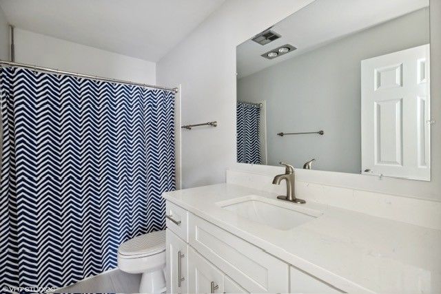 47 W Stone Avenue, Lake Forest, IL 60045