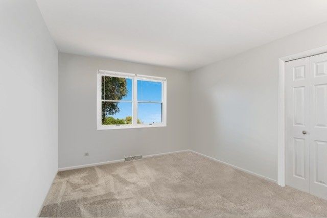 47 W Stone Avenue, Lake Forest, IL 60045