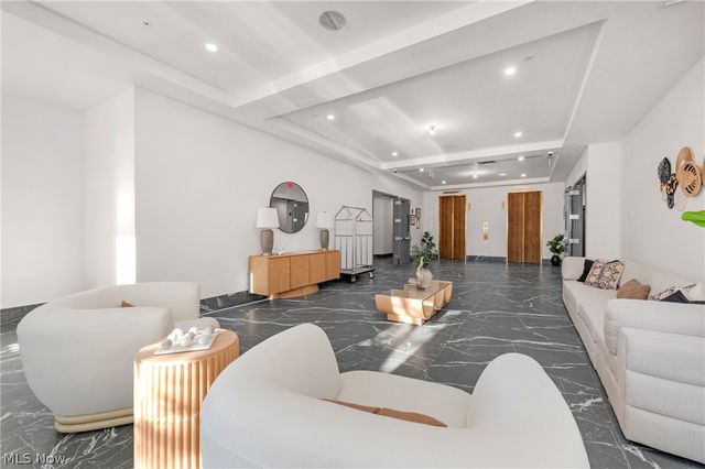 14650 Detroit Avenue 405, Lakewood, OH 44107
