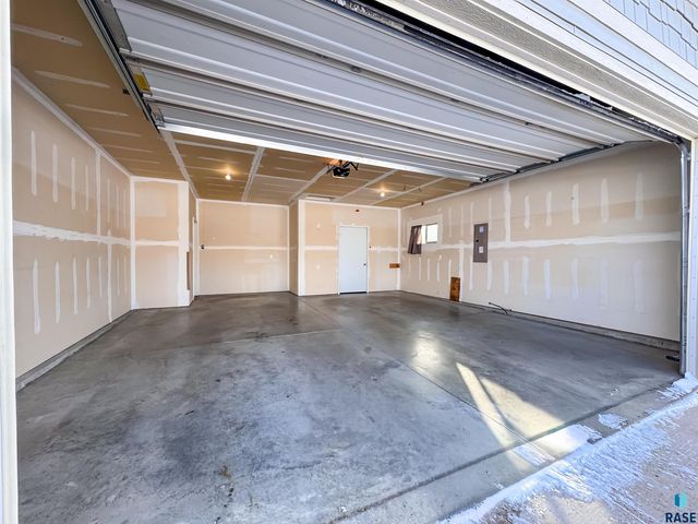 3405 E Bison Trl Trail, Sioux Falls, SD 57108