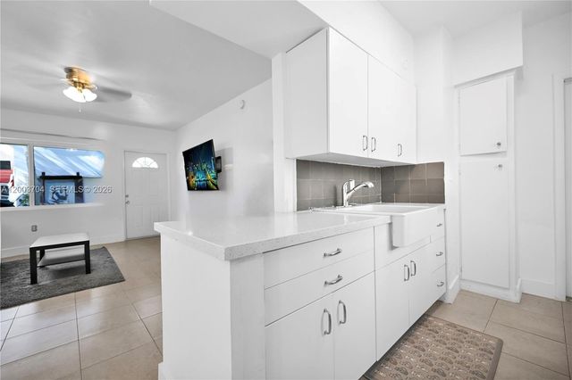 1195 Marseille Dr 5, Miami Beach, FL 33141
