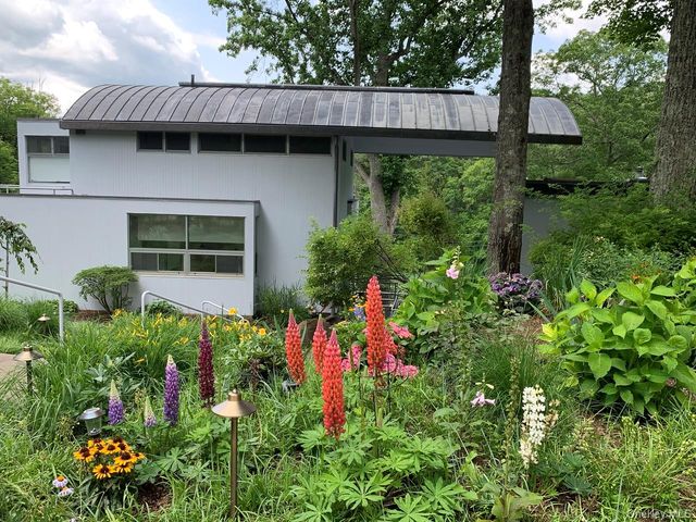 54 Cross Pond Road, Pound Ridge, NY 10576