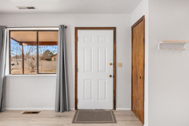 3941 Amalia Road SW, Albuquerque, NM 87105